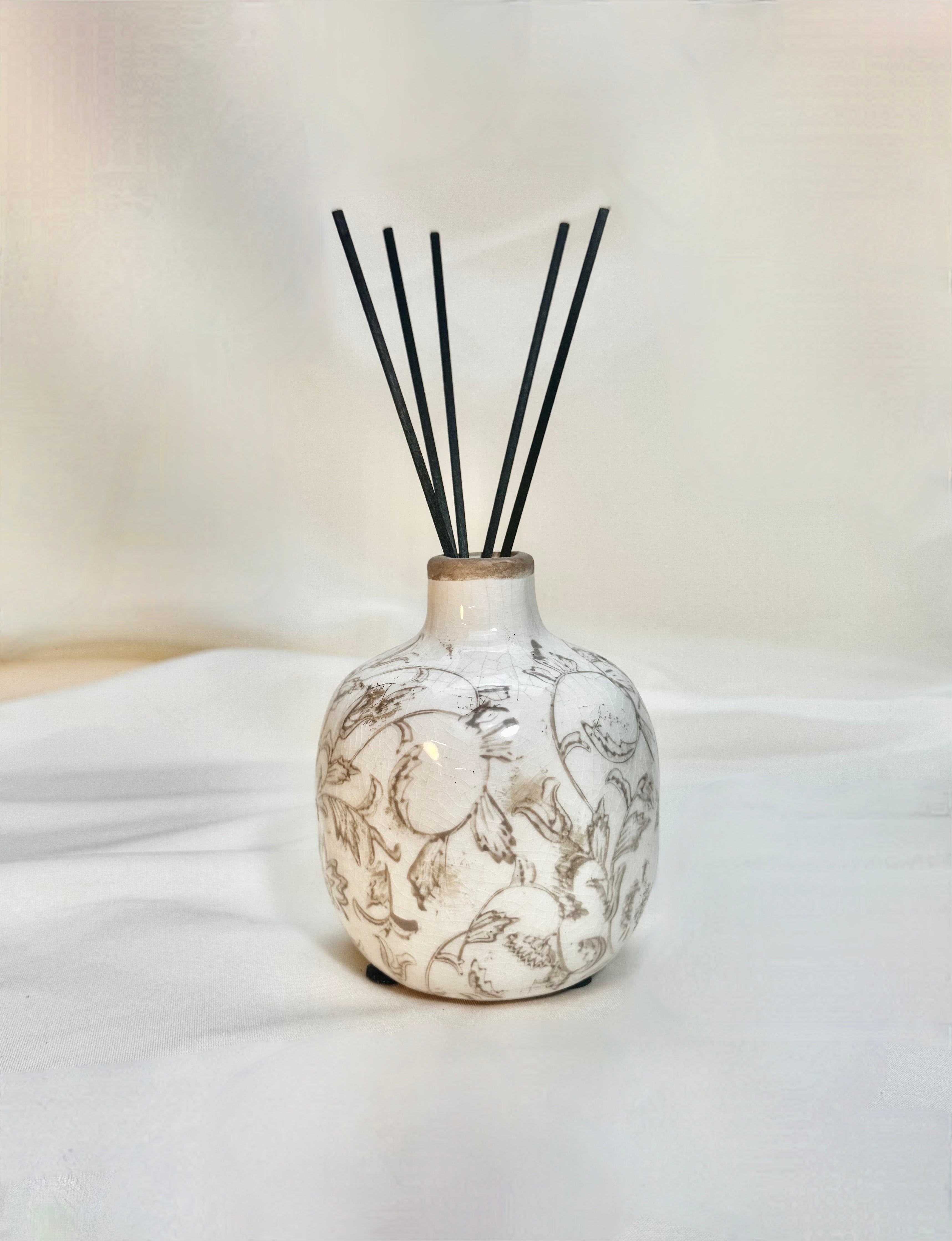 Vintage Ceramic Reed Diffuser with Five Reeds – Welsh Mountain Candle Co.