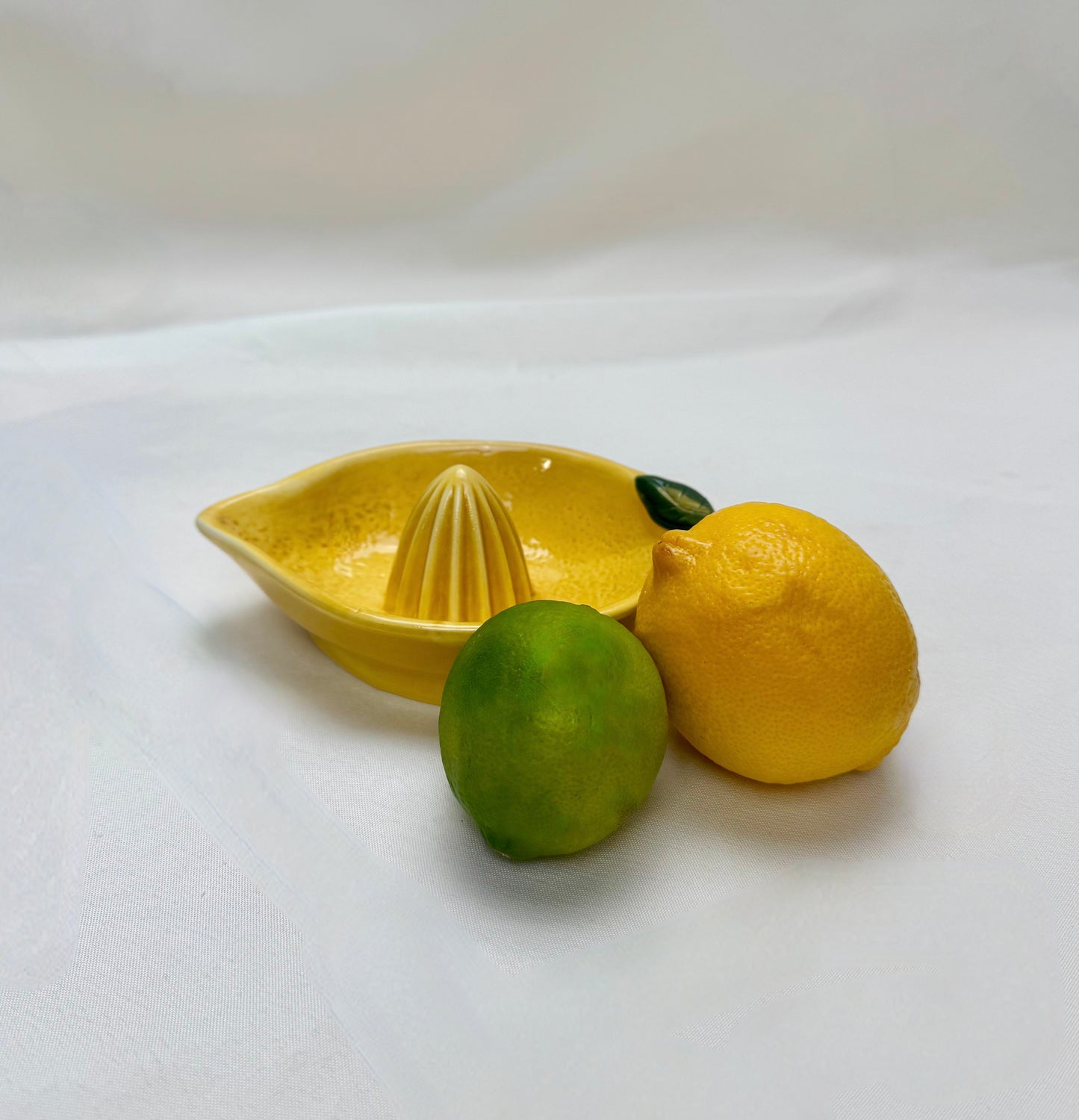 Stoneware Lemon shaped Fruit Juicer